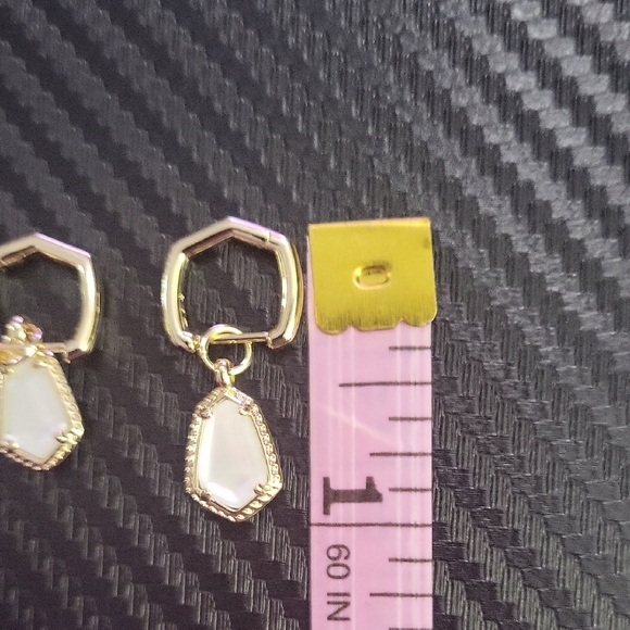 Elegant Gold and White Earrings - Picture 3 of 4